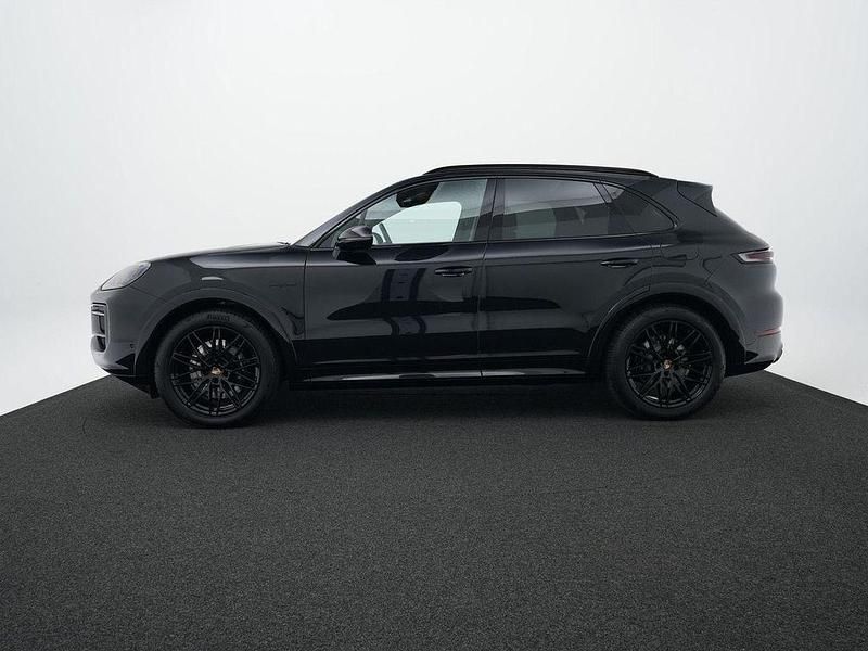 Second-hand Porsche Cayenne 470 CP (345 kW) 2025 Negru SUV