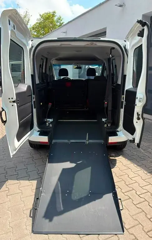 Gebraucht Fiat Doblò 95 PS (69 kW) 2015 Colore esterno (weiß) Van / Kleinbus