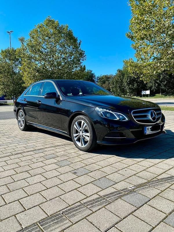 Schwarz Gebraucht 2013 Mercedes E220 Avantgarde Limousine | 16.500 € (Etwas zu teuer) - Bild 1/4