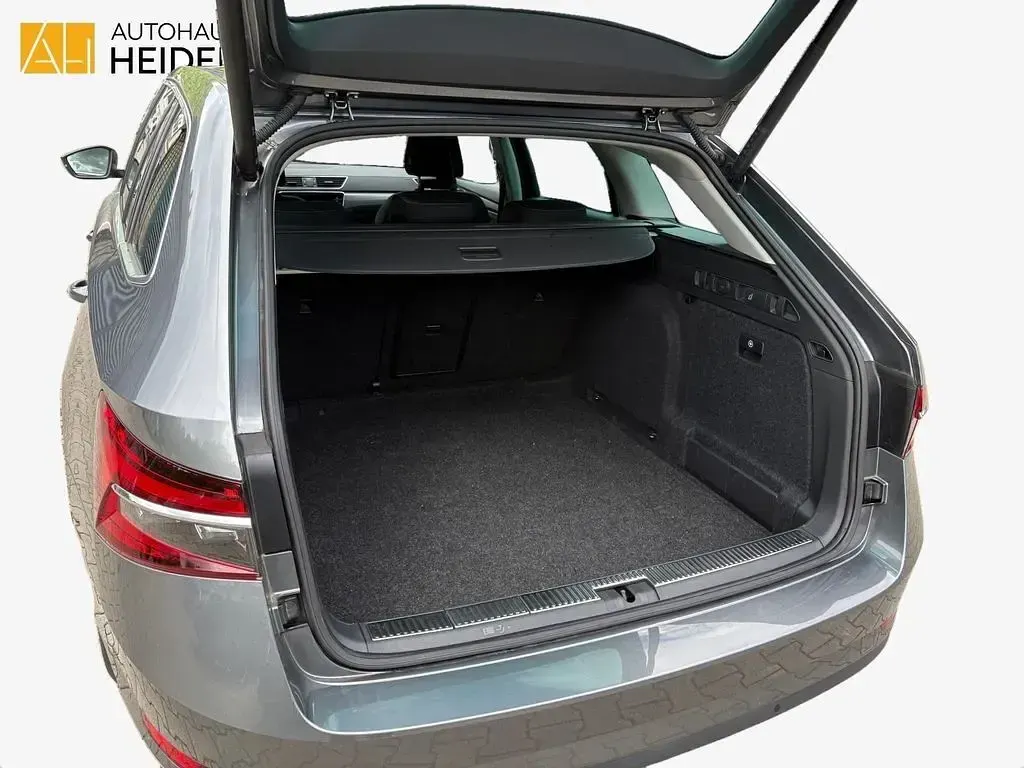 Gebraucht Skoda Superb Style 150 PS (110 kW) 2024 Grau Kombi