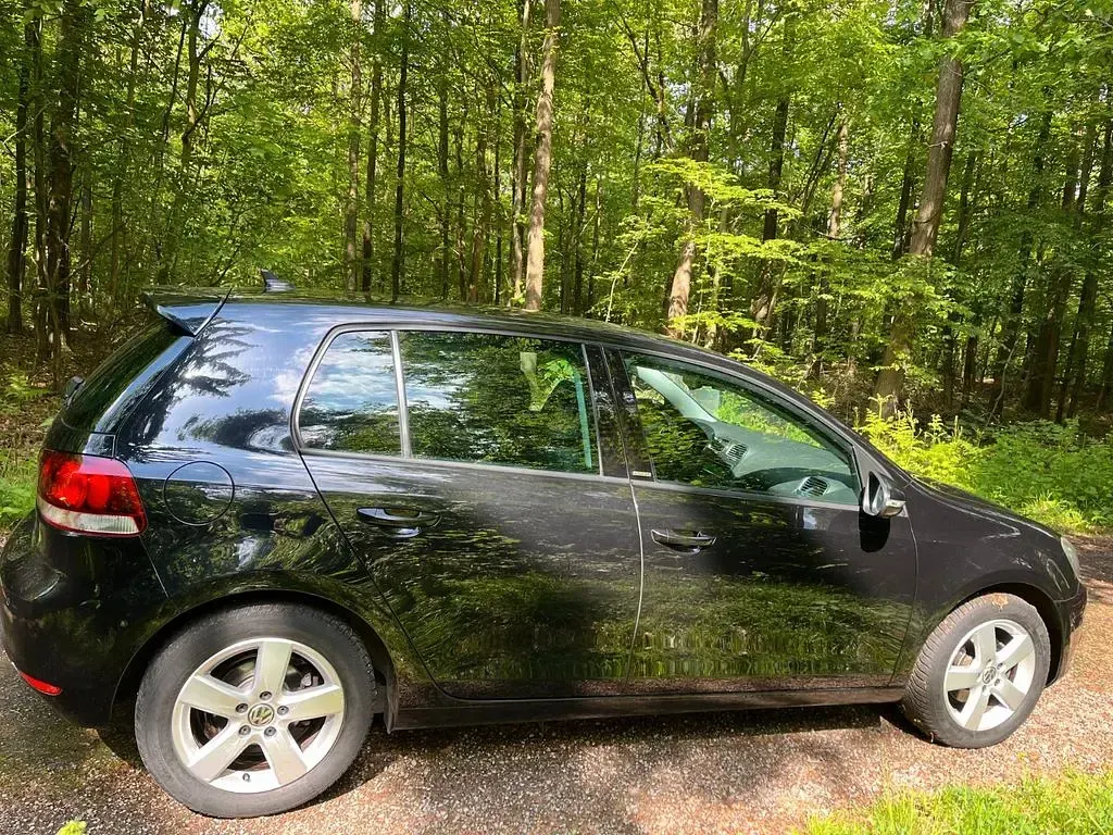 Gebraucht VW Golf VI Style 105 PS (77 kW) 2011 Schwarz Kleinwagen