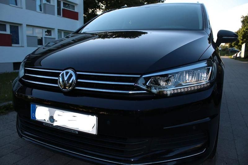 Schwarz Gebraucht 2020 VW Touran United Van / Kleinbus | 22.599 € (Fairer Preis) - Bild 1/4