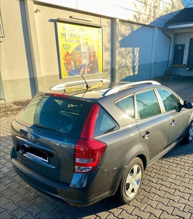 Schwarz Gebraucht 2011 Kia Ceed Edition 7 Kleinwagen | 2.500 € (Superpreis) - Bild 1/4