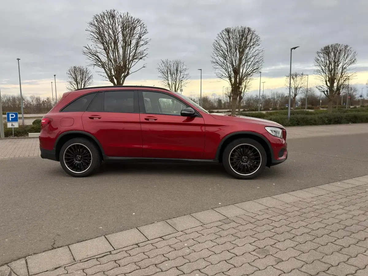 Gebraucht Mercedes GLC250 211 PS (155 kW) 2016 Rot SUV