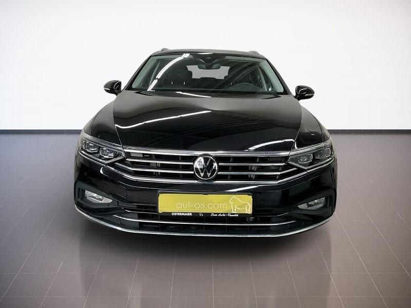 Gebraucht VW Passat Elegance 150 PS (110 kW) 2021 Deep black perleffekt Kombi