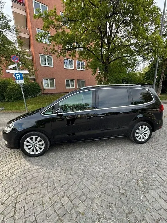 Gebraucht VW Sharan Trendline 150 PS (110 kW) 2017 Schwarz Van / Kleinbus