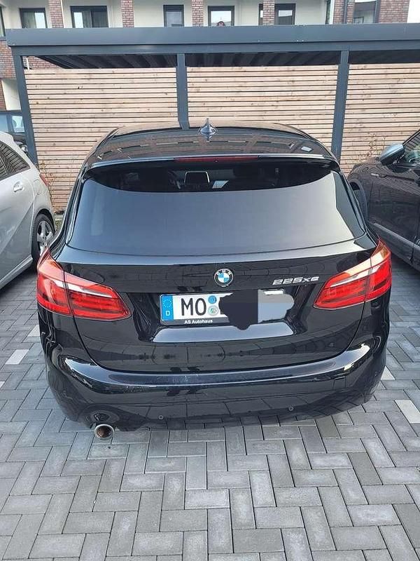 Gebraucht BMW 225 Advantage 136 PS (100 kW) 2018 Schwarz Van / Kleinbus