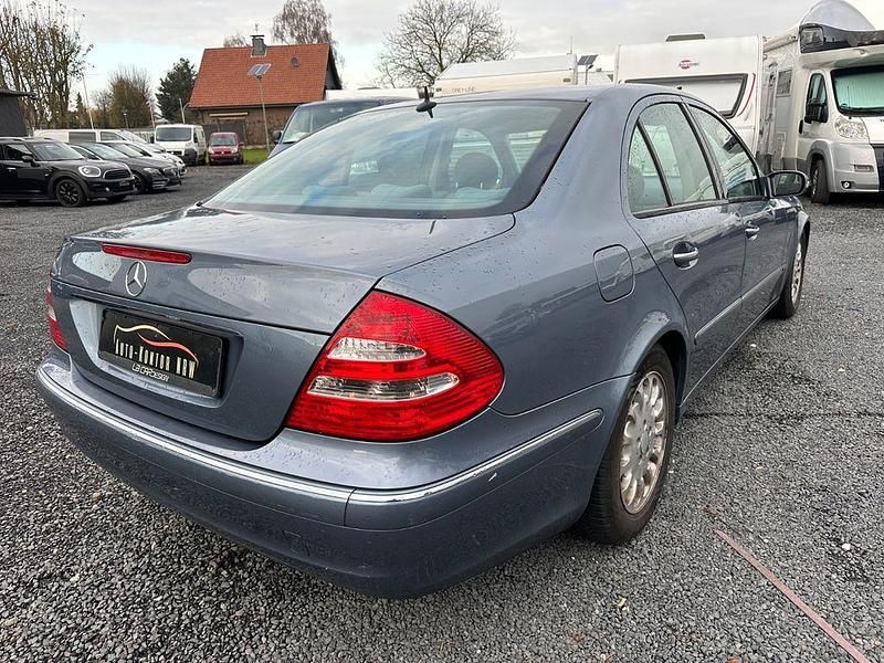 Gebraucht Mercedes E240 177 PS (130 kW) 2004 Blau Limousine