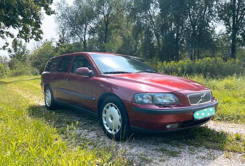 Rot Gebraucht 2000 Volvo V70 Kombi | 1.900 € (Fairer Preis) - Bild 1/4