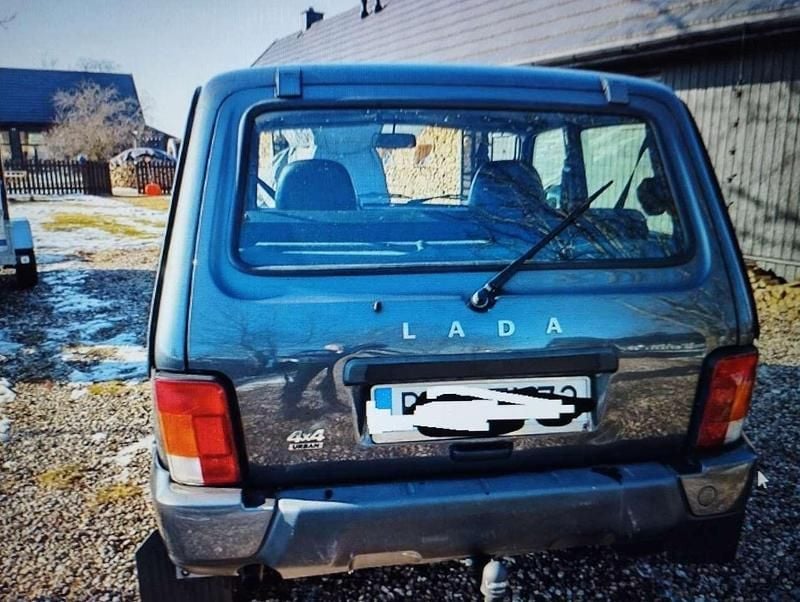 Gebraucht Lada niva 83 PS (61 kW) 2015 Schwarz SUV