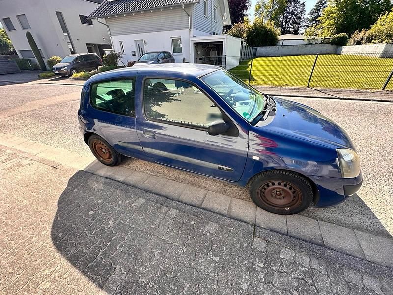 Gebraucht Renault Clio II 58 PS (42 kW) 2003 Blau Kleinwagen