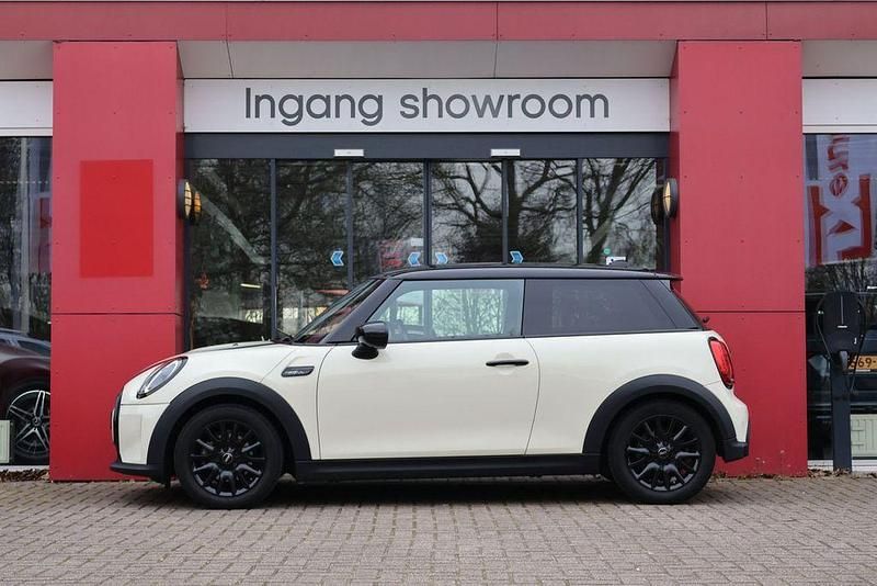 Gebraucht Mini Cooper 136 PS (100 kW) 2023 Weiß Kleinwagen