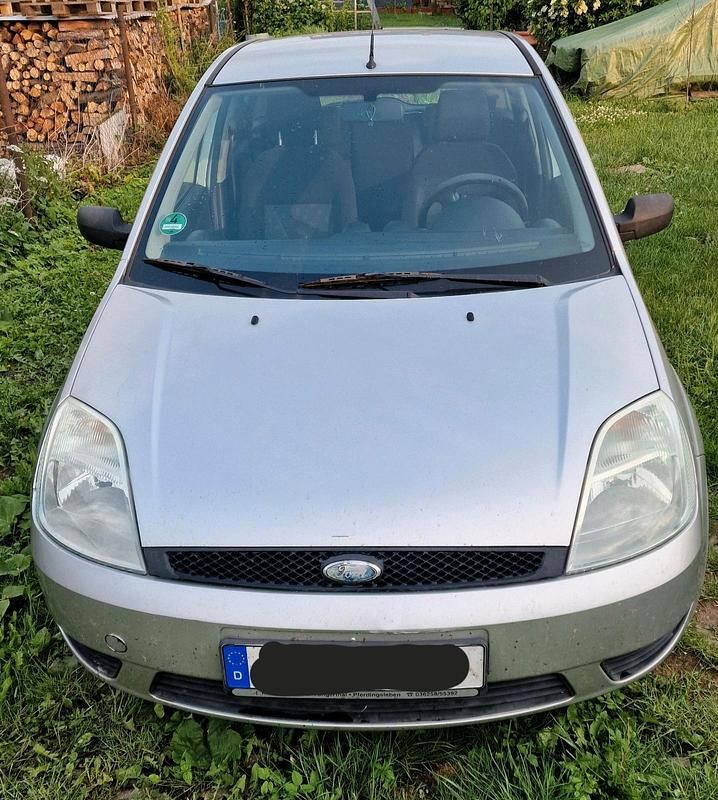 Silber Gebraucht 2005 Ford Fiesta Kleinwagen | 550 € (Superpreis) - Bild 1/4