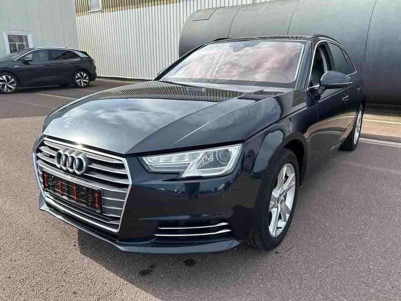 Blau Gebraucht 2016 Audi A4 Ambiente Kombi | 10.990 € (Superpreis) - Bild 1/4
