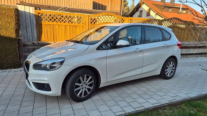Gebraucht BMW 220 Active Tourer Advantage 192 PS (141 kW) 2015 Weiß Van / Kleinbus