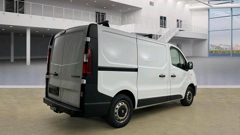 Second-hand Renault Trafic 90 CP (66 kW) 2016 Alb Monovolum