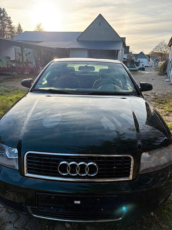 Second-hand Audi A4 136 CP (100 kW) 2004 Verde Berlinǎ