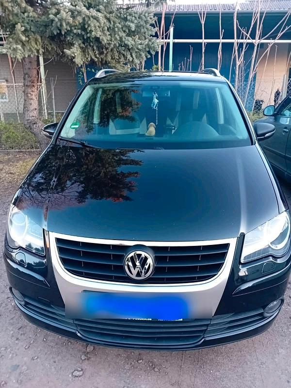 Schwarz Gebraucht 2010 VW Touran Van / Kleinbus | 5.200 € (Guter Preis) - Bild 1/4