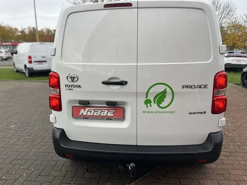 Gebraucht Toyota Proace Comfort 100 kW (136 PS) 2021 Schaumweiß Van / Kleinbus