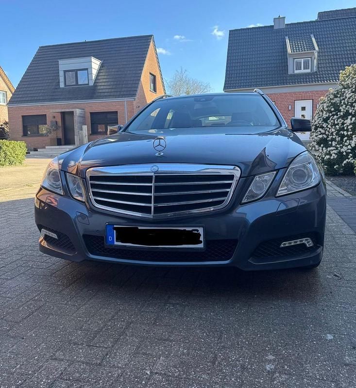 Gebraucht Mercedes E200 Avantgarde 136 PS (100 kW) 2010 Grau Kombi