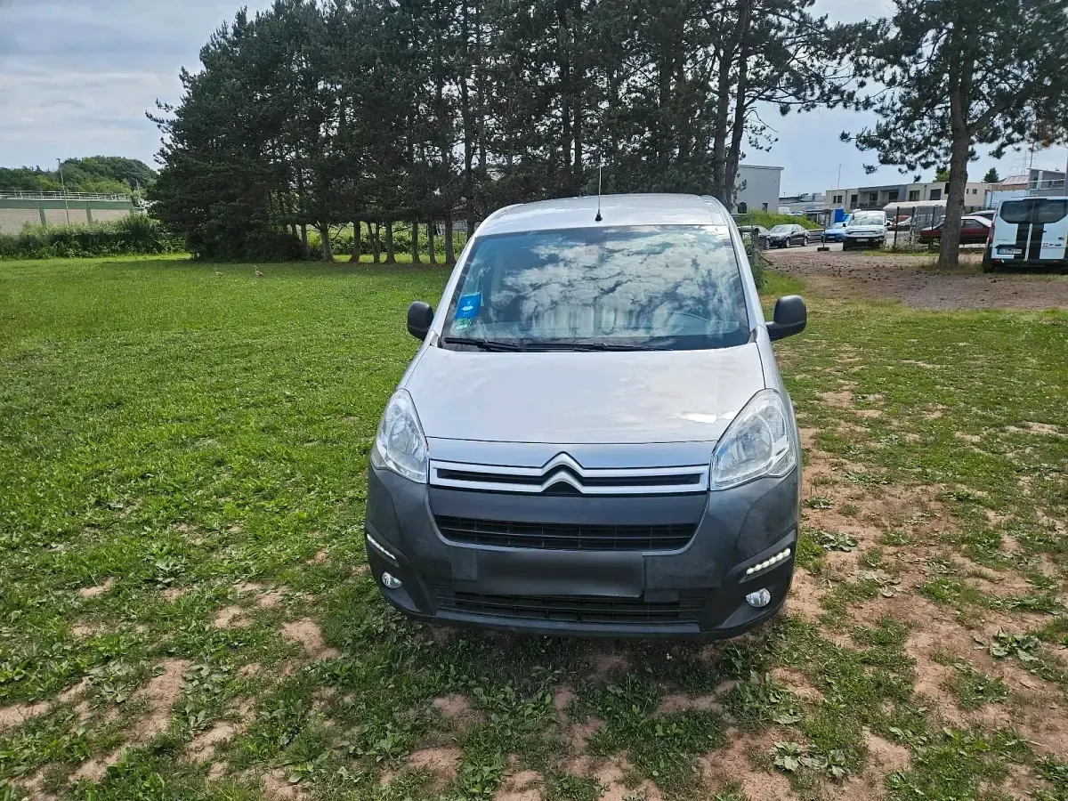 Gebraucht Citroën Berlingo 99 PS (72 kW) 2017 Silber Van / Kleinbus