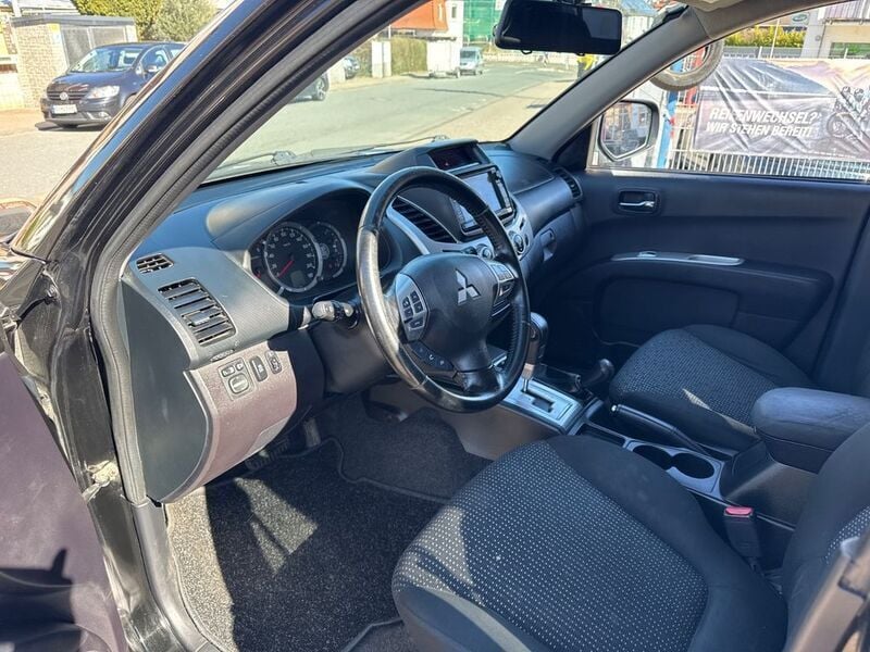 Gebraucht Mitsubishi L200 Diamant Edition 178 PS (130 kW) 2015 Schwarz Abholung