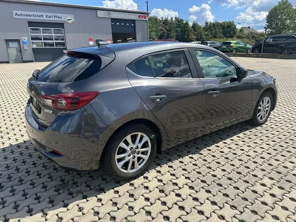 Gebraucht Mazda 3 Exclusive-Line 120 PS (88 kW) 2017 Grau Limousine