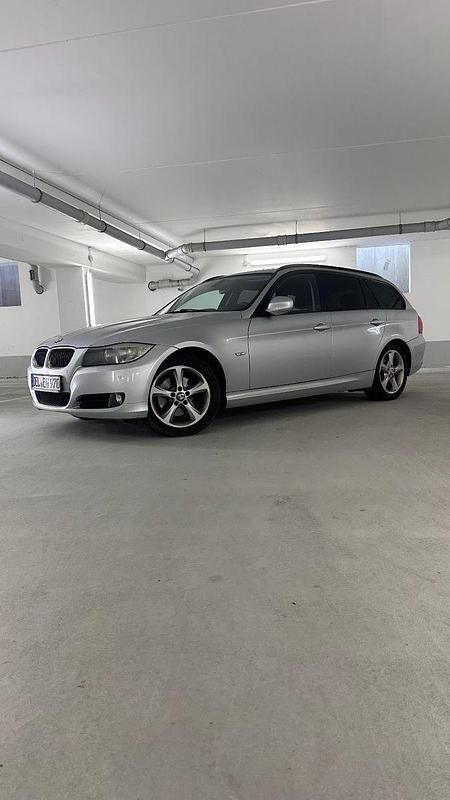 Grau Gebraucht 2011 BMW 318 Kombi | 4.790 € (Superpreis) - Bild 1/4