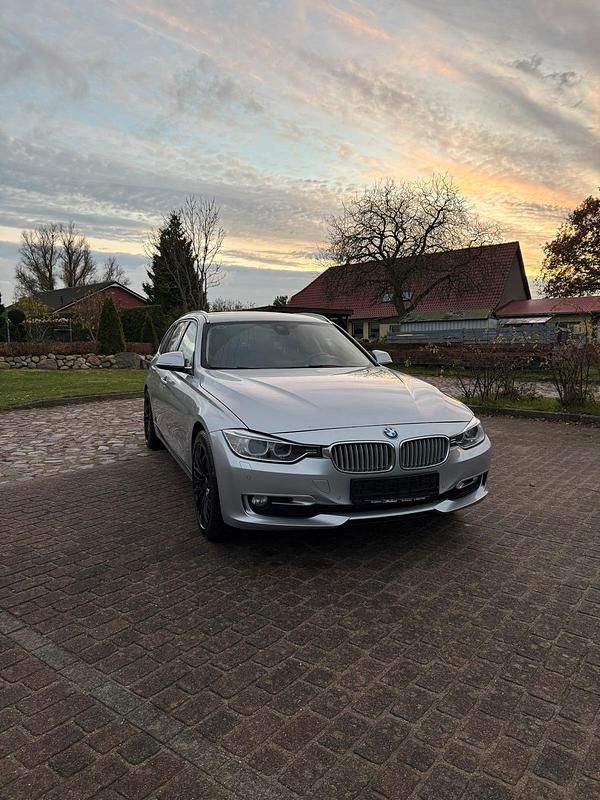 Silber Gebraucht 2013 BMW 325 Kombi | 9.500 € (Fairer Preis) - Bild 1/4