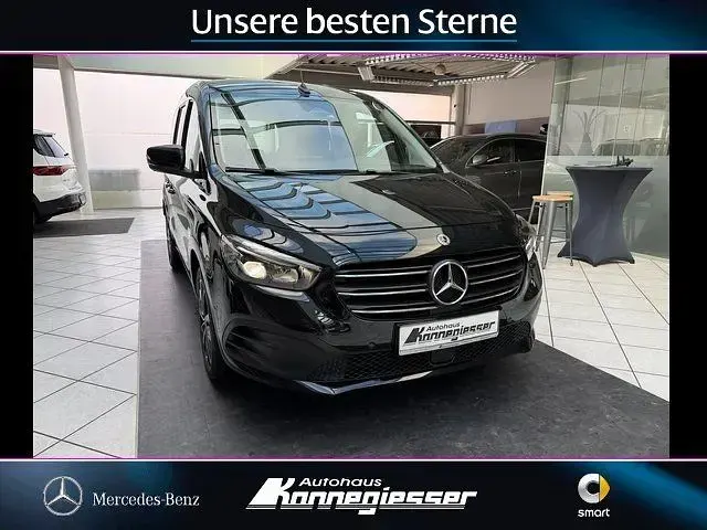 Gebraucht Mercedes T180 Progressive 116 PS (85 kW) 2023 Schwarz Van / Kleinbus