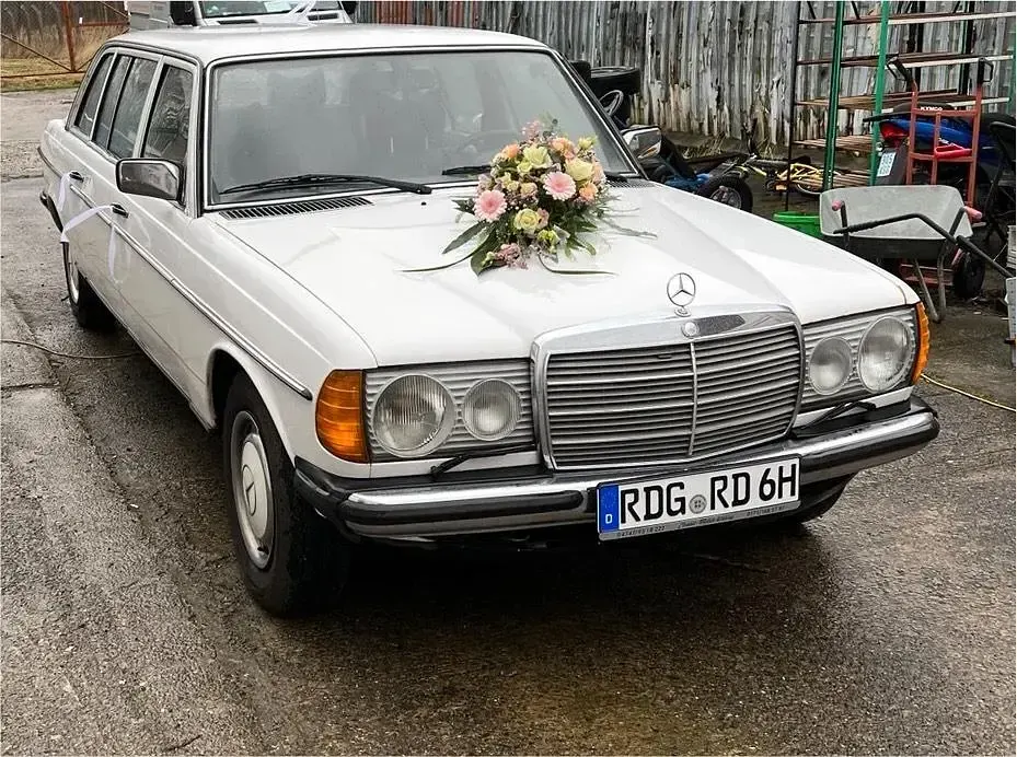 Gebraucht Mercedes 250 129 PS (94 kW) 1977 Weiß Limousine