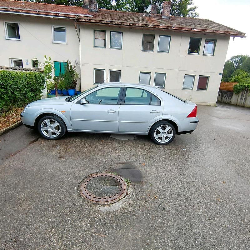 Gebraucht Ford Mondeo 125 PS (91 kW) 2001 Silber Limousine