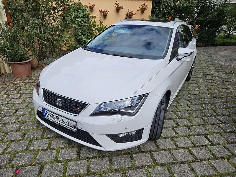 Weiß Gebraucht 2016 Seat Leon ST FR Kombi | 13.800 € (Fairer Preis) - Bild 1/4
