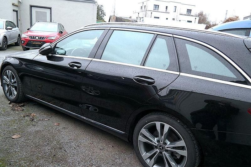 Gebraucht Mercedes C180 156 PS (114 kW) 2018 Schwarz Limousine