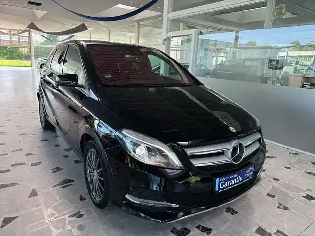 Gebraucht Mercedes B250e 132 kW (180 PS) 2016 Schwarz Van / Kleinbus