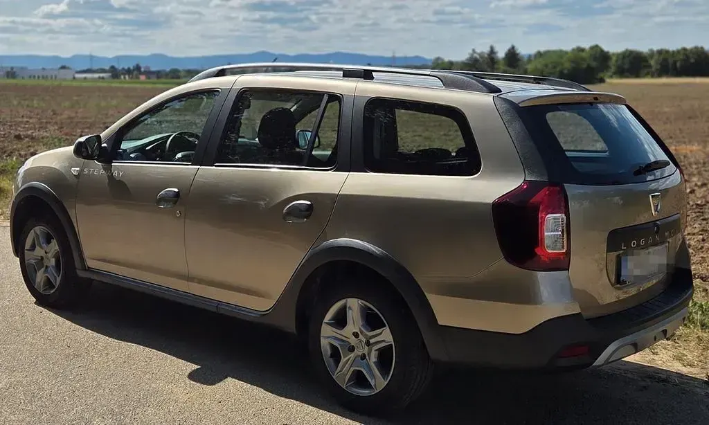 Gebraucht Dacia Logan MCV Stepway 101 PS (74 kW) 2020 Gold Limousine