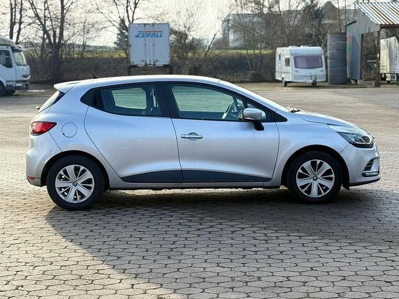 Gebraucht Renault Clio IV 75 PS (55 kW) 2018 Silber Limousine