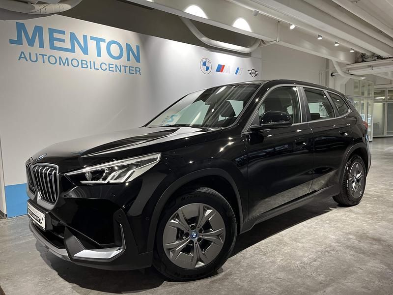 Schwarz Gebraucht 2023 BMW iX1 Performance SUV | 34.590 € (Fairer Preis) - Bild 1/4