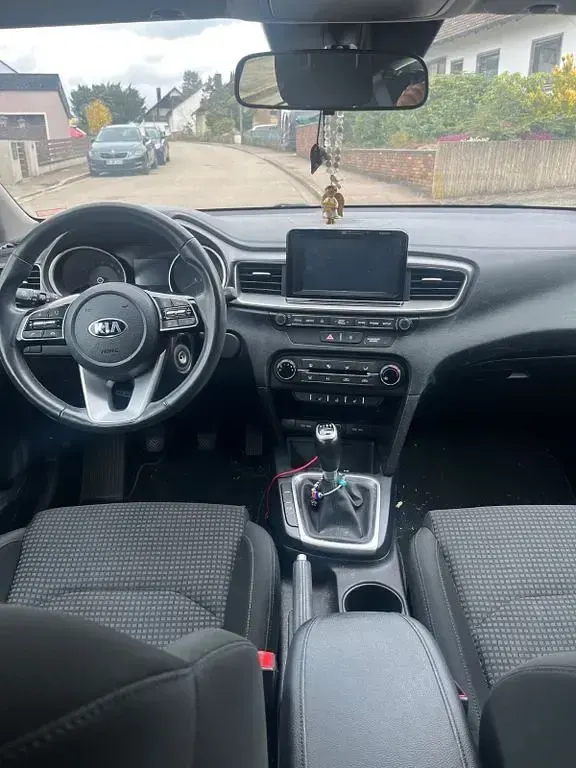 Gebraucht Kia Ceed Attract 99 PS (72 kW) 2018 Rot Kleinwagen