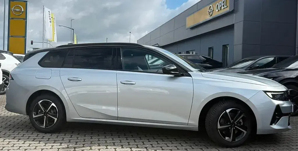 Neu Opel Astra 145 PS (106 kW) 2026 Kristall silber metallic Kombi