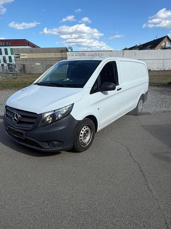 Usado Mercedes Vito 114 HP (83 kW) 2016 Branco Van
