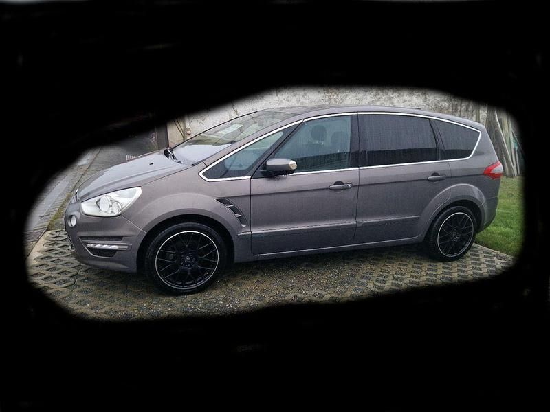 Braun Gebraucht 2012 Ford S-MAX Titanium Van / Kleinbus | 9.800 € (Etwas zu teuer) - Bild 1/4