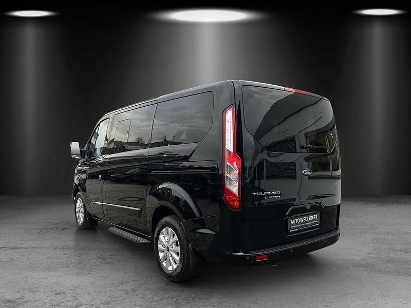Gebraucht Ford Tourneo Titanium 125 PS (91 kW) 2021 Schwarz Van / Kleinbus