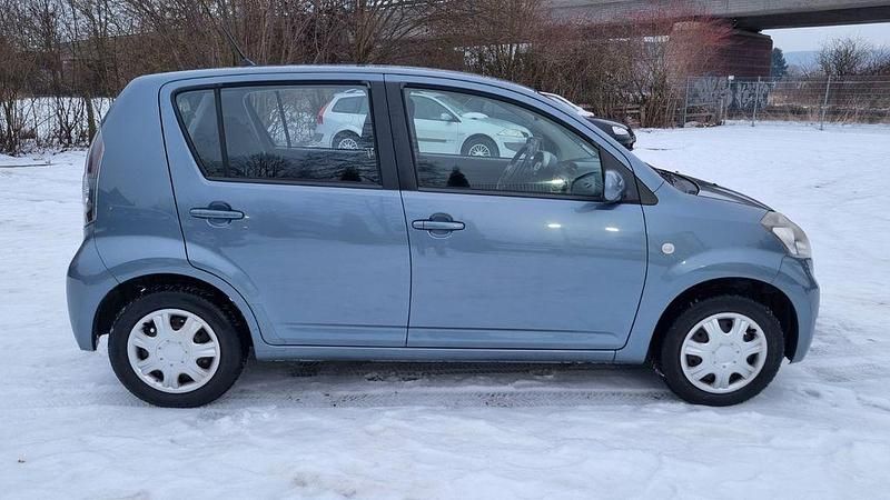 Gebraucht Daihatsu Sirion 91 PS (66 kW) 2008 Grau Kleinwagen