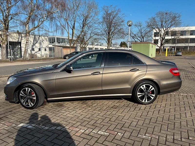 Gebraucht Mercedes E220 170 PS (125 kW) 2012 Grau Limousine