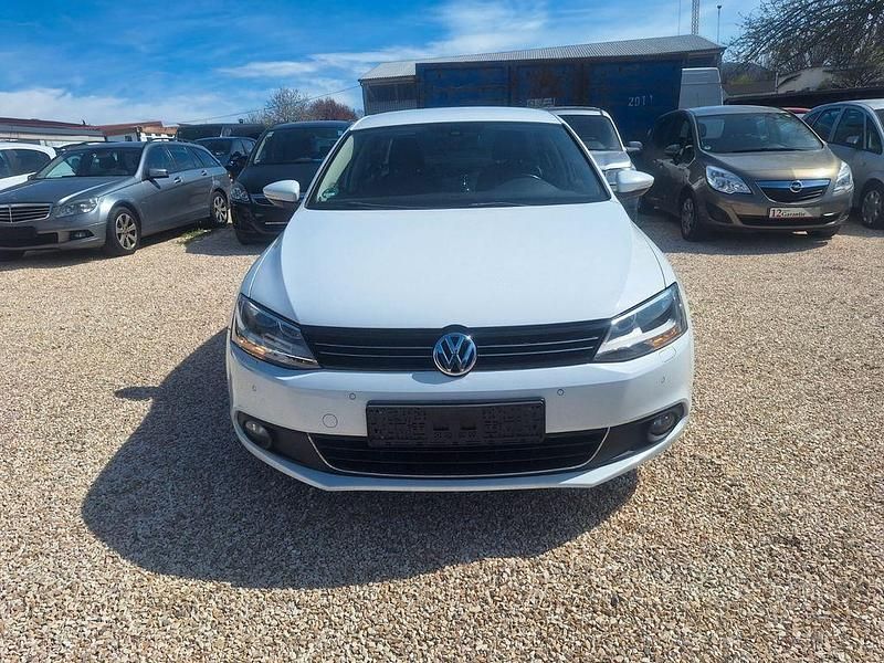 Gebraucht VW Jetta Life 105 PS (77 kW) 2014 Weiß Limousine