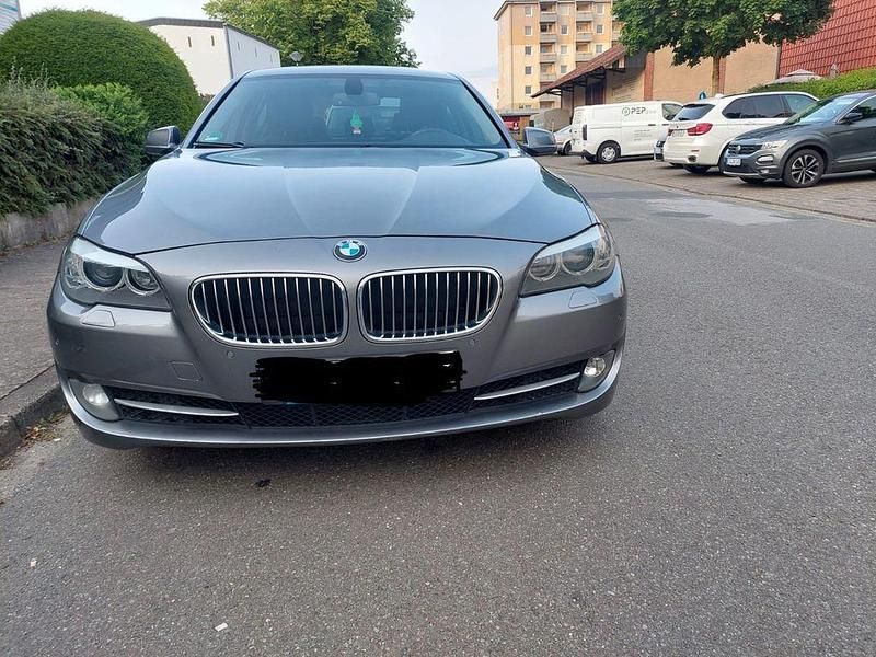 Grau Gebraucht 2012 BMW 530 Limousine | 10.499 € (Guter Preis) - Bild 1/4