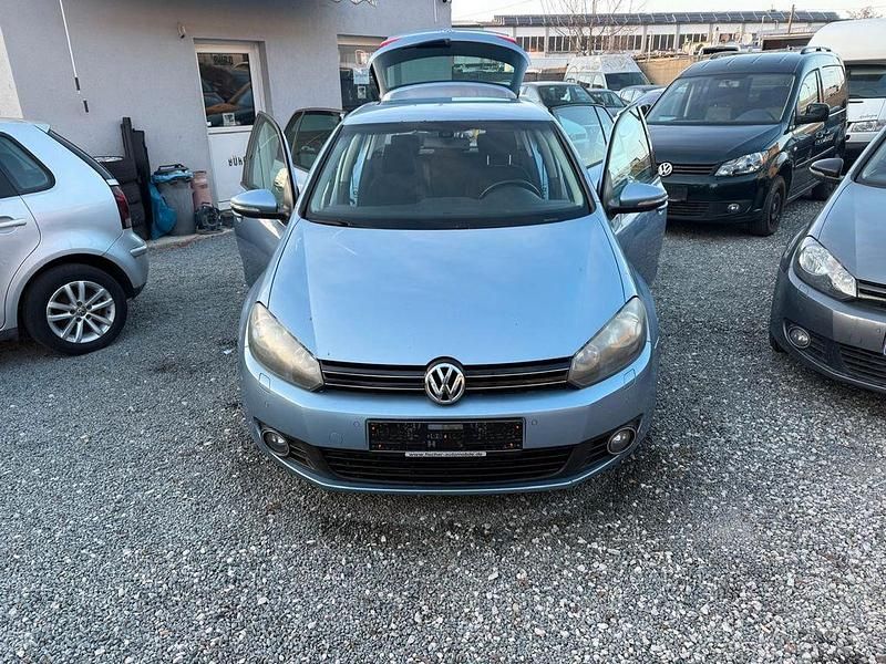 Gebraucht VW Golf VI Team 105 PS (77 kW) 2010 Blau Kleinwagen