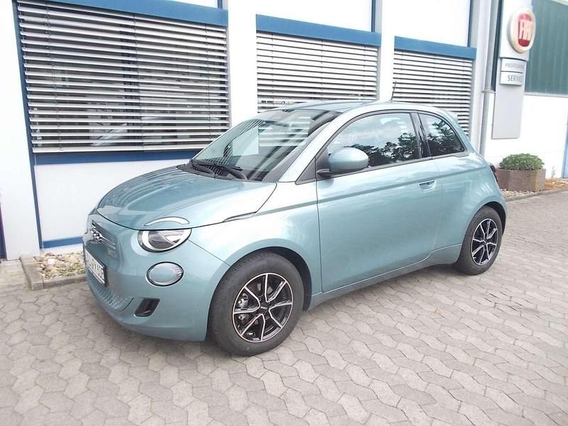 Gebraucht Fiat 500e Action 69 kW (95 PS) 2021 Blau Limousine
