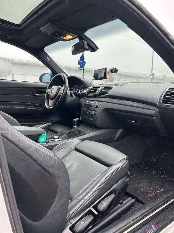 Gebraucht BMW 123 Sport Line 204 PS (150 kW) 2009 Weiß Kleinwagen